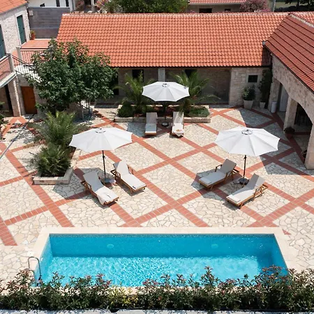 Jokic Dvori Zadarvillas Islam Grčki